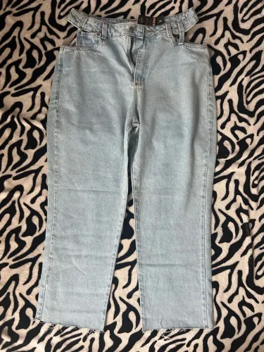 Calça jeans recorte lateral