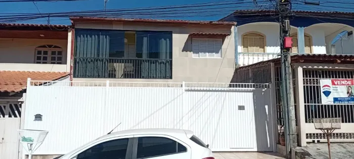 A Venda Sobrado  03 quartos  Núcleo Bandeirante - Brasília - DF