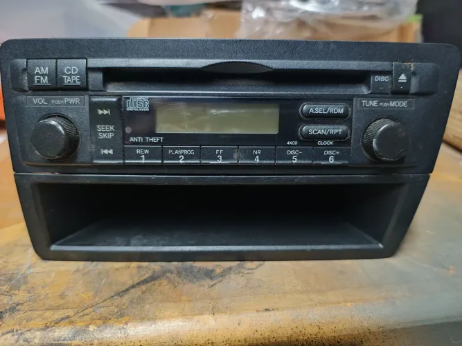 Rádio original som Honda Civic 2001 a 2006 com porta objetos