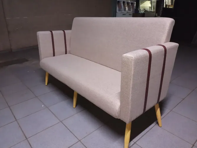 Sofá living retro linho faixas de couro 