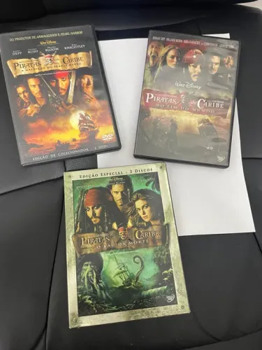 Lote com 03 DVDs Piratas do Caribe