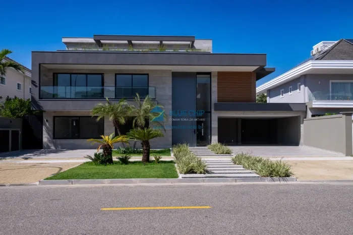 Casa à venda Condomínio Santa Monica Jardins - Barra da Tijuca com 7 suítes por R$17.500.0