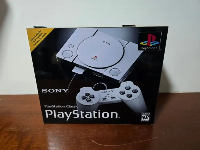 Caixa madeira PlayStation Classic