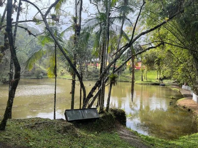 Chácara com Lago Particular há 30 minutos da Praia de Riviera de São Lourenço 