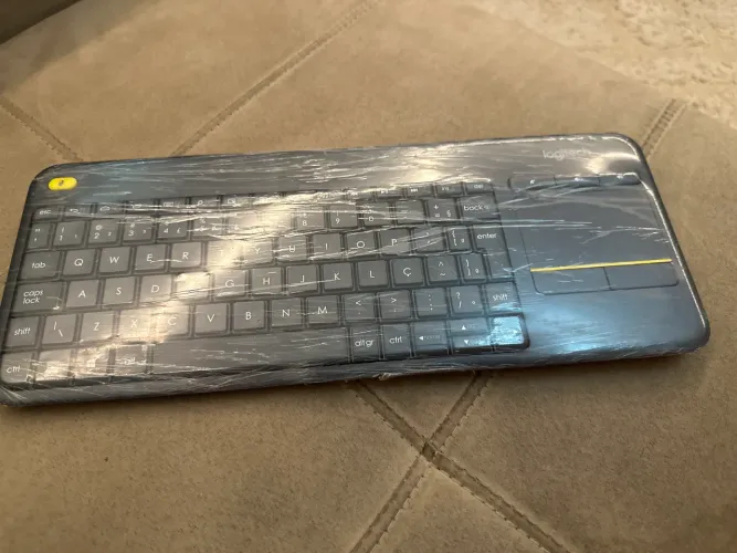 Teclado Logitech K400+ Sem Fio Com Touchpad Plus Cor do teclado Preto