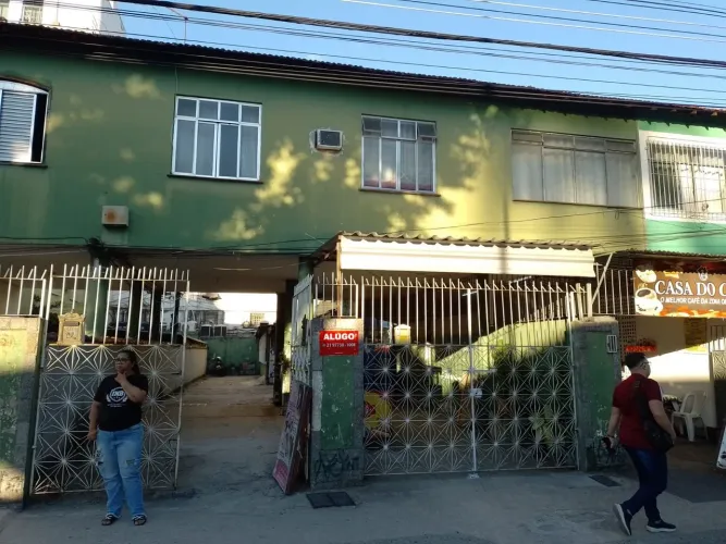 Comercial em frente ao Shopping Bangu 
