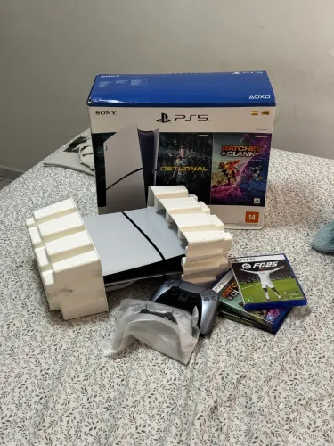 Console Sony Ps5 Slim Físico 1TB 2 Controles, 6 meses de uso C/ Nota Fiscal