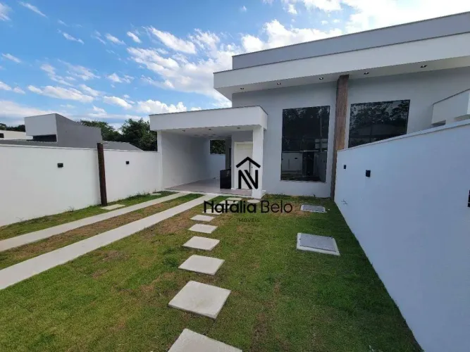 Casa em meio terreno no Colinas/Região de Costazul