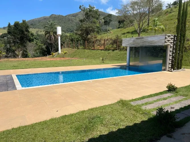 Vende-se Lindo Sítio, aproximadamente 10.000 m², em Santo Hilário