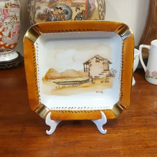 Antigo Cinzeiro em Porcelana.