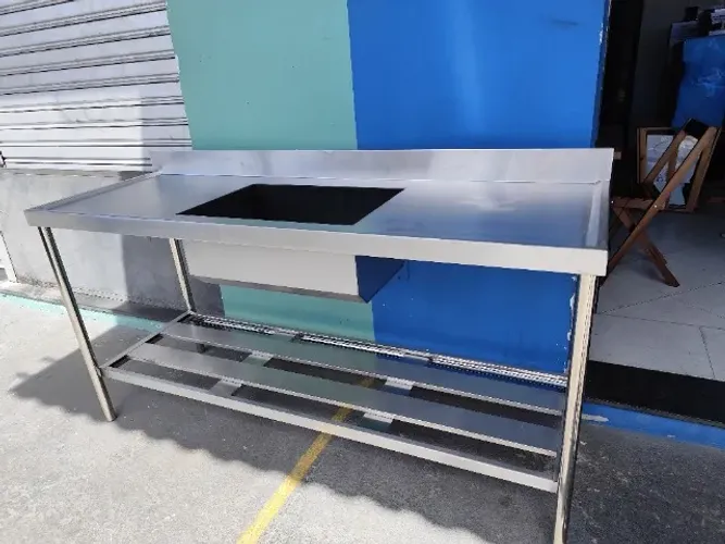 Pia Inox Reforçada 1,10x0,60x0,90m Bojo 50x40 com Prateleira