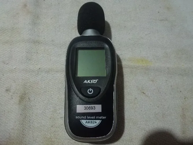DECIBELIMETRO AK824-SEM USO