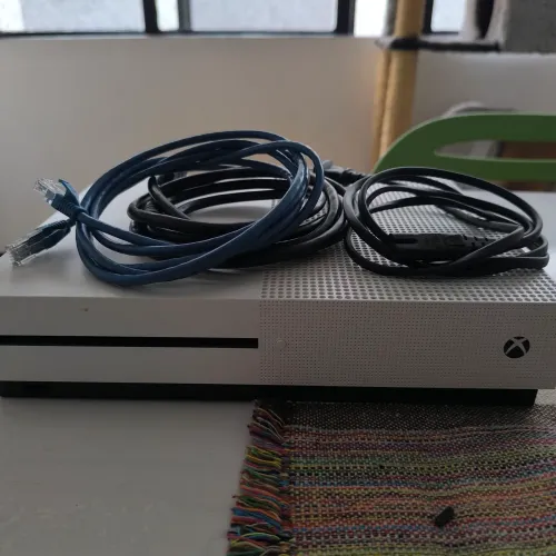 XBOX 500G novíssimo com 2 controles