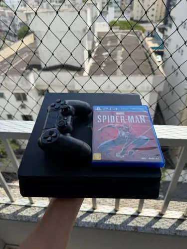 PS4 slim semi novo super conservado
