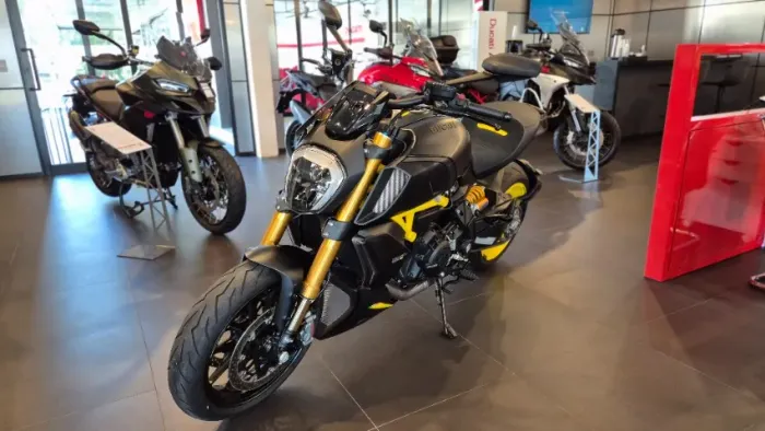 DUCATI DIAVEL 1262 BLACK AND STEEL RARÍSSIMA