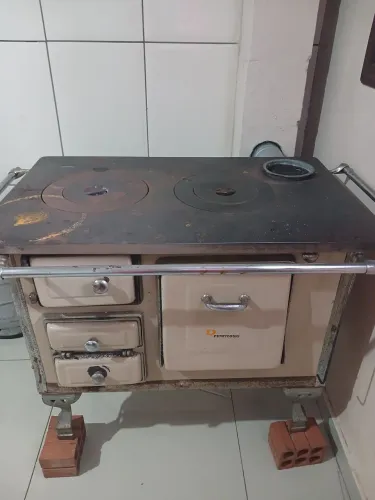 Vende se fogão a lenha usado