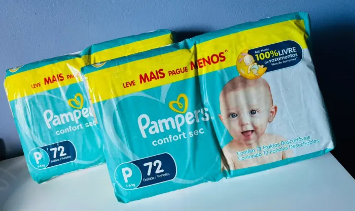 Fraldas descartáveis - kit c/ 2 pacotespor R$ 100