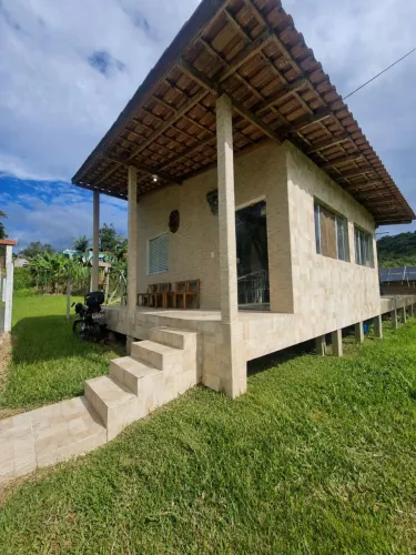 Vendo Lote em condomínio de chácaras. Com casa . Leia anúncio