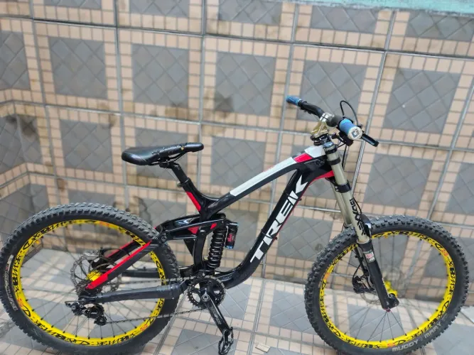 Bike downhill 