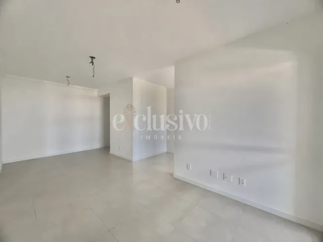 Apartamento com 2 Suítes e Lavabo no Estreito
