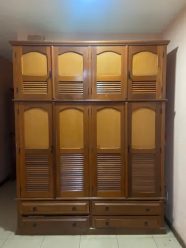 GUARDA ROUPA DE MADEIRA