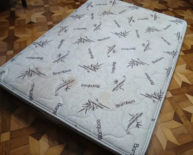 Vende-se Colchão de Casal Cristalflex com Molas Bonnell - Oportunidade!