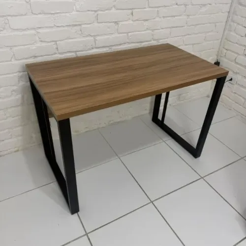 mesa 1,10 x 0,60m com tampo de 30mm na cor nogal