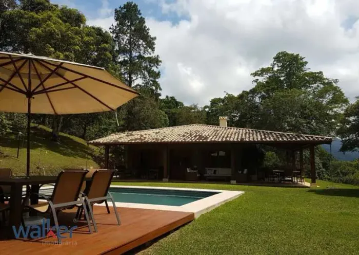 Casa em Condomínio : Linear / Residencial / Itaipava