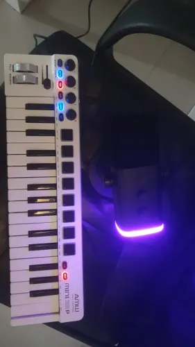 Kit produção musical: Microfone + Teclado Controlador Midi