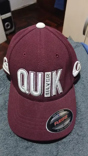 Boné Quiksilver Roxo Bordado Tamanho P Tecnologia Flexfit