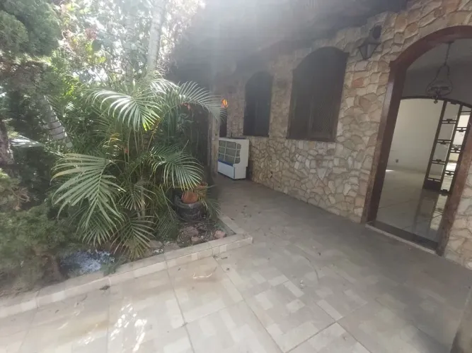 Casa com 3 Quarto(s) e 3 banheiro(s) para Alugar, 360 m² por R$ 5499 / Mês