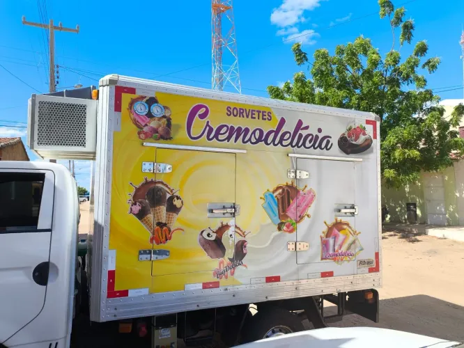 Vende-se baú refrigerado Fbrasil