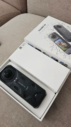 Insta360 X4