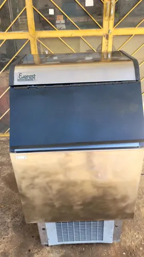 vendo máquina de gelo everest 75kg