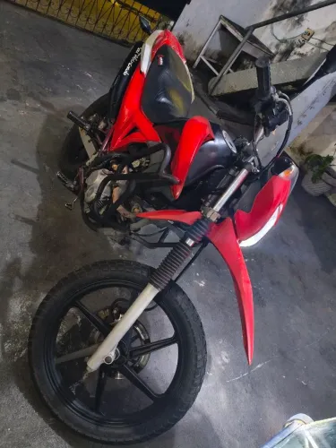 Bros 160 no ponto de transferência