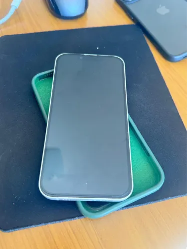 iPhone 16e