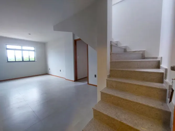 Cobertura duplex com 03 quartos, com suíte, garagem e elevador no Morro da Glória
