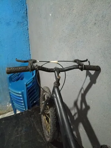 Vende se bicicleta aro 20 tudo novo nela nenhum defeito 350$