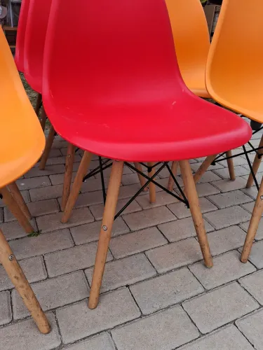 Vendo Cadeira Eifel pé palito