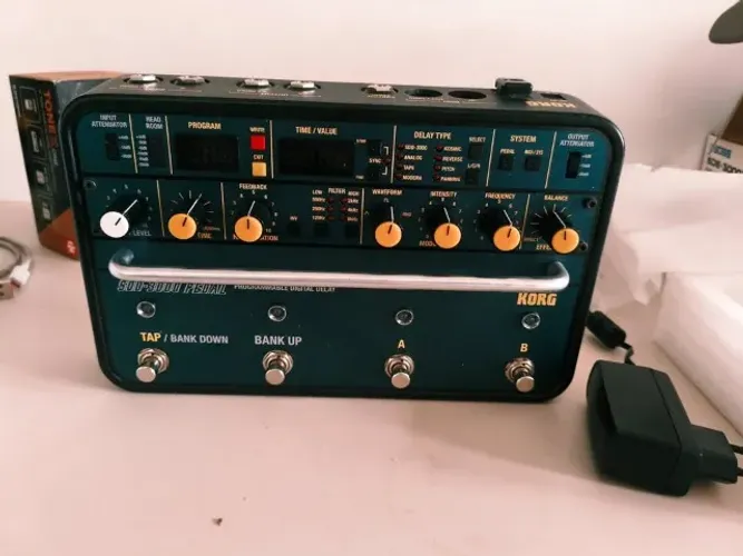 Pedal Korg Digital Delay Sdd3000 com fonte original(The Edge U2, Cold Play)