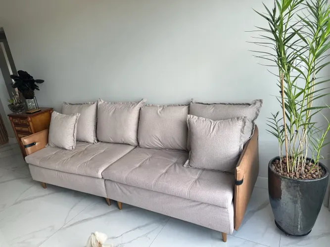 Sofá com allmofadas