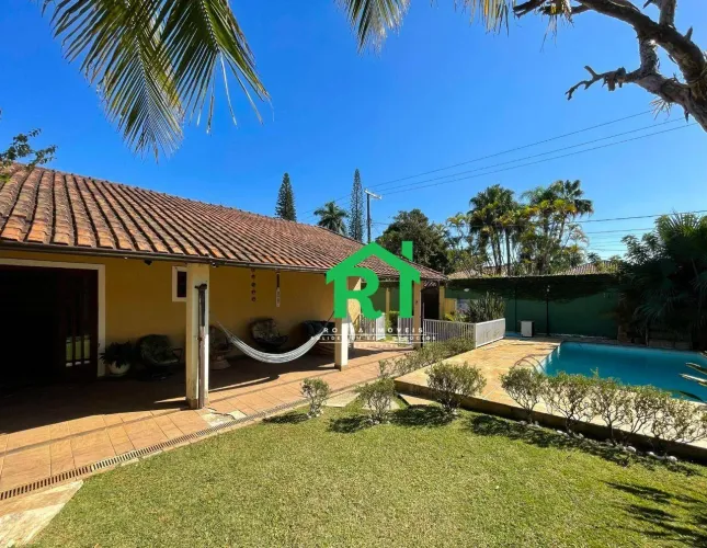Casa com 5 quartos (3 suítes), 3 vagas e lazer à venda em Enseada, Guarujá
