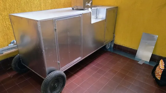 Carrinho alumínio e galvanizado para comércio ambulante.