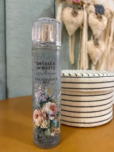 Body Splash Bath and Body works Dressed in White