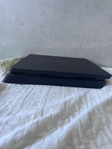 Vendo Ps4 Slim de 1tb e 1 controle semi novo