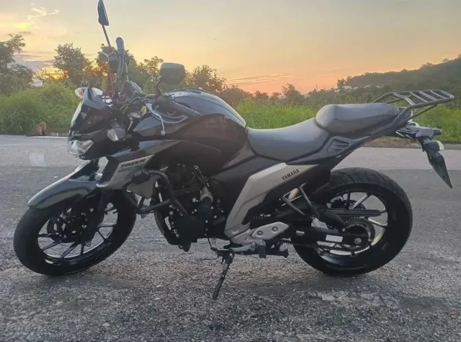 Vendo fz250 em dias ano 2020 no ponto de transferir