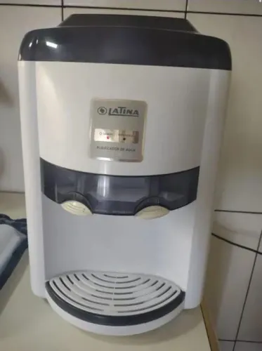 Purificador de Água Latina Pa335 Eletrônico Refrigerado Branco Bivolt