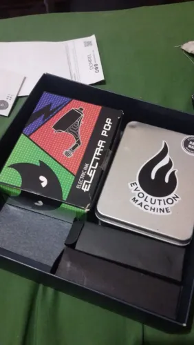 Kit de tatuagem que acompanha duas máquinas