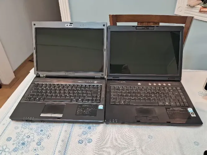 2 Notebooks Novadata - 1 Funcionando e 1 para conserto