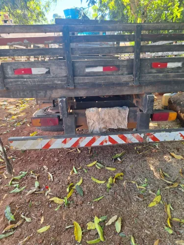 Caminhão carroceria